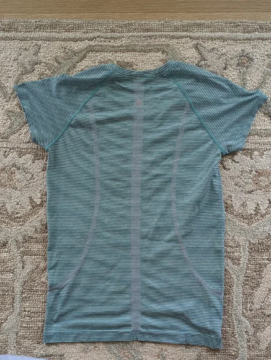 Set of 2 Lululemon Women's Shirts - Picture 7 of 8